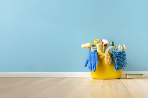 Bonson offers a complete range of janitorial supplies designed to support hygiene, safety, and efficiency in high-traffic environments. From hand soaps, paper towels, and toilet rolls to surface cleaners, wipes, sponges, gloves, and cleaning chemicals, we have all your janitorial essentials covered.